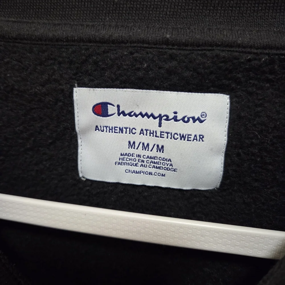 Champion Black Logo Crewneck Sweatshirt Cozy Athletic Streetwear Size M - Picture 5 of 8